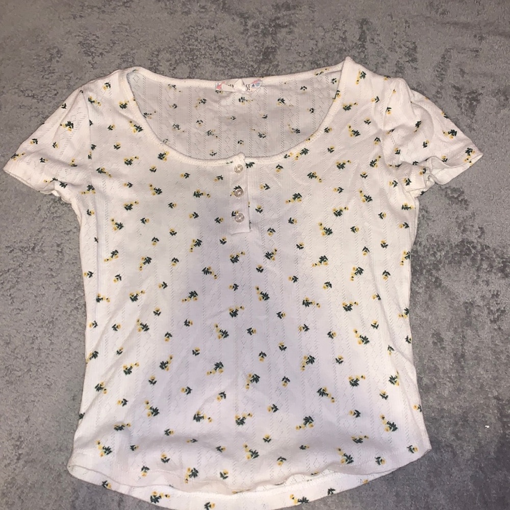 flowered cropped t-shirt